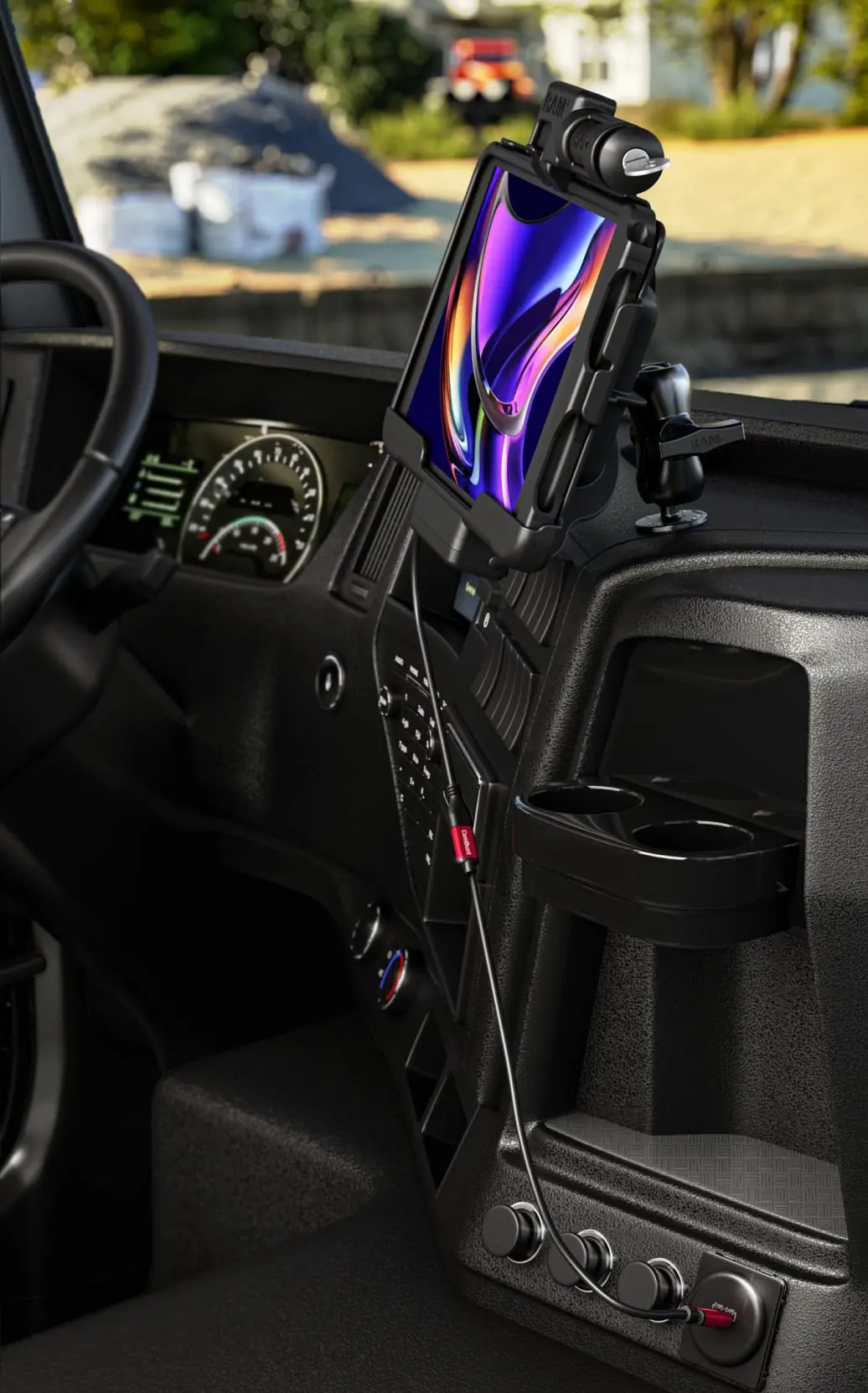 Drahtlose Ladestationen und Docks für den Einsatz im Auto.